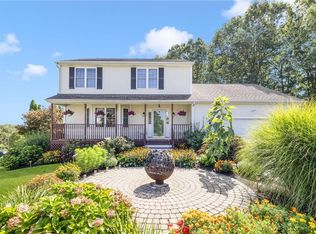 11 Shannon Ln, West Warwick, RI 02893