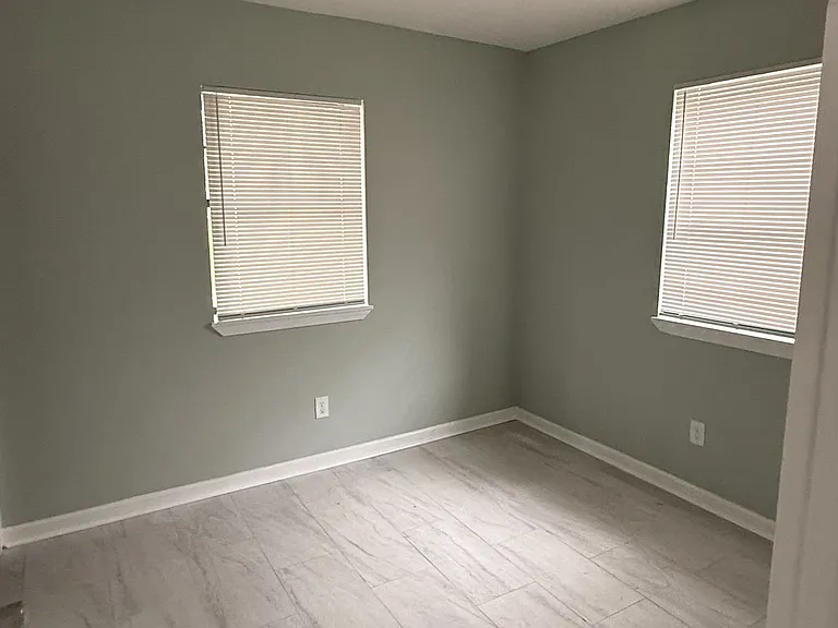 755 Pendleton St — Photo 5