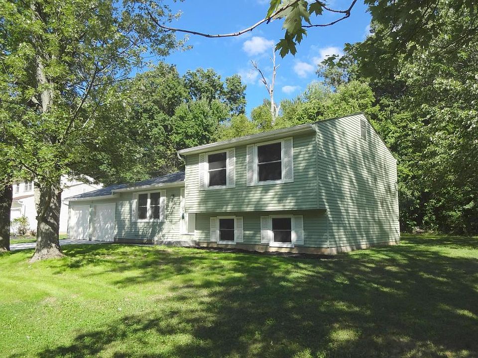 1st image of 484 Sycamore Dr