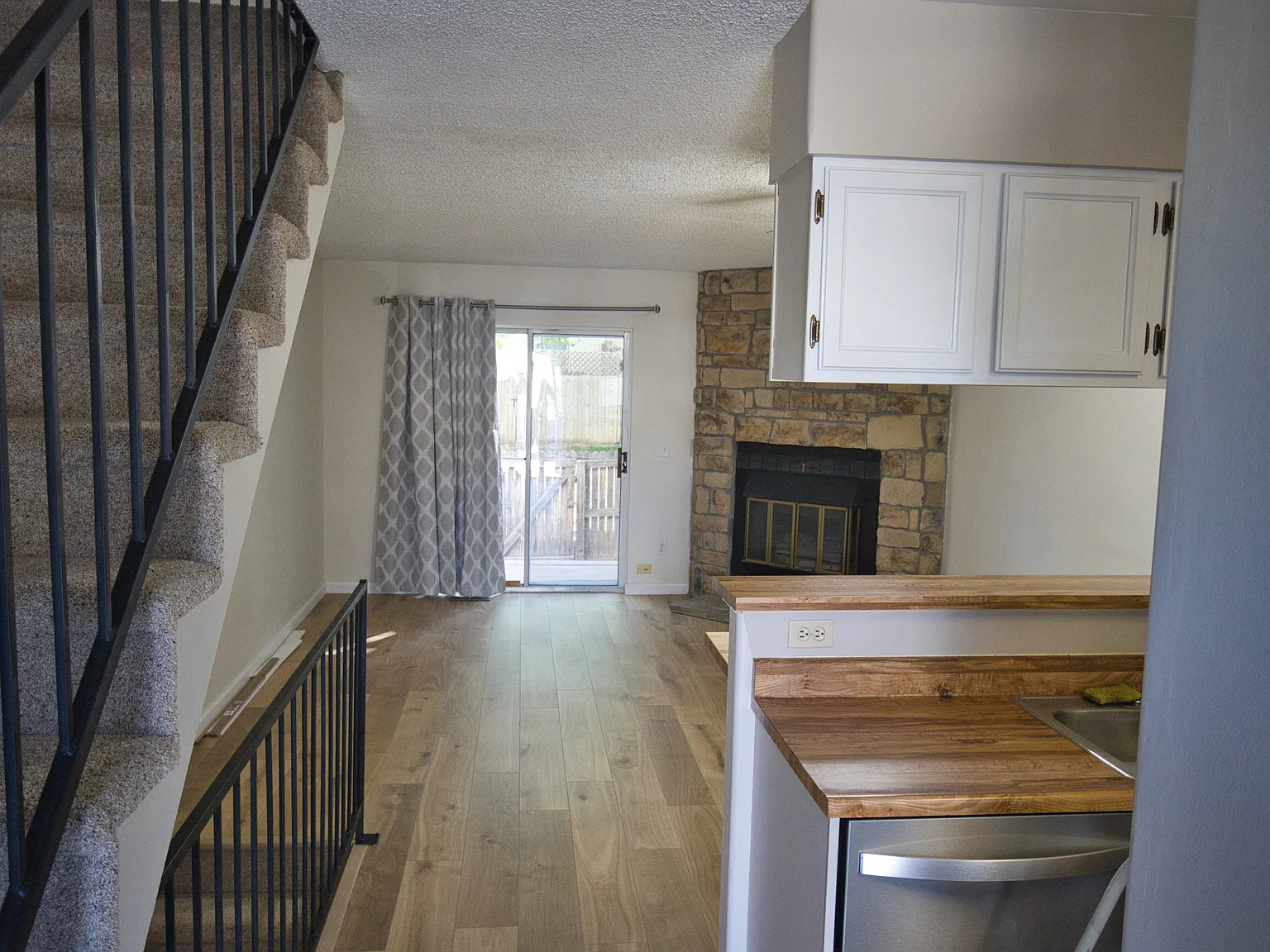 2 bed, 1150 sqft, $1,950 — Photo 4