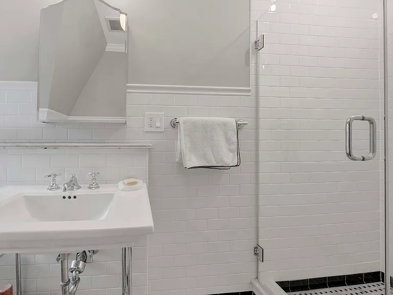 2109 N Clark St — Photo 19