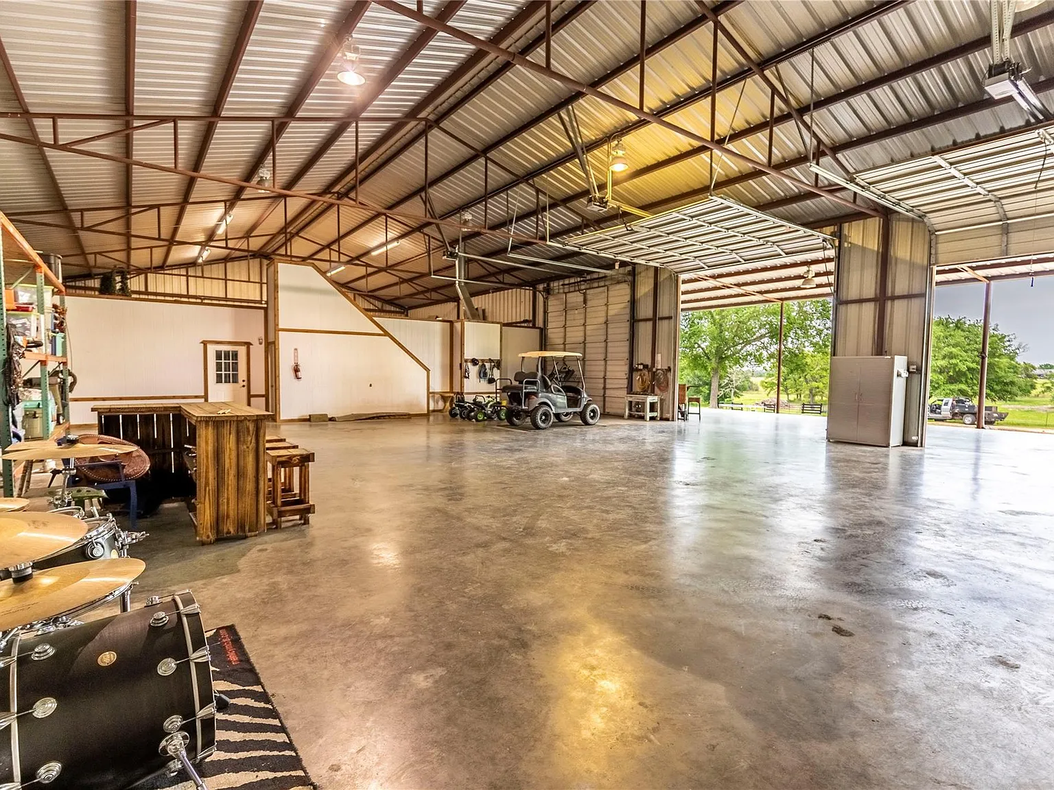 3 bed, 2.0 bath, 2000 sqft, $5,000 — Photo 4