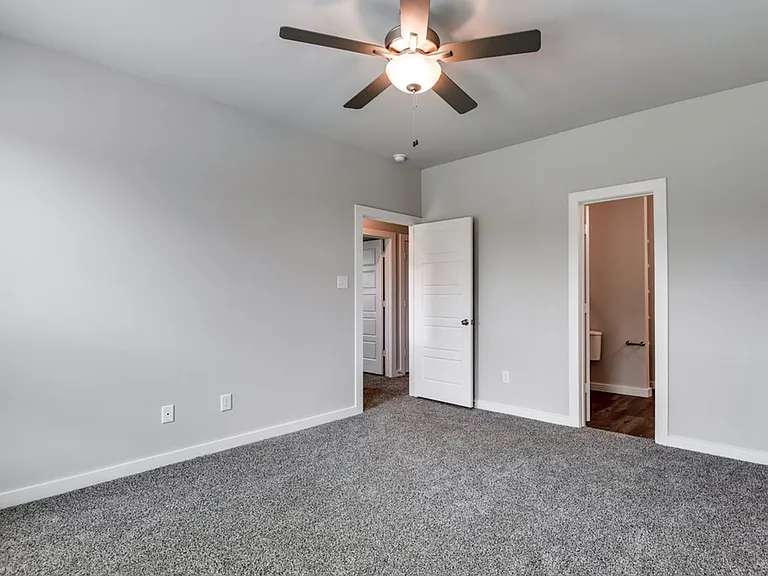 748 Wheatfield Dr — Photo 15