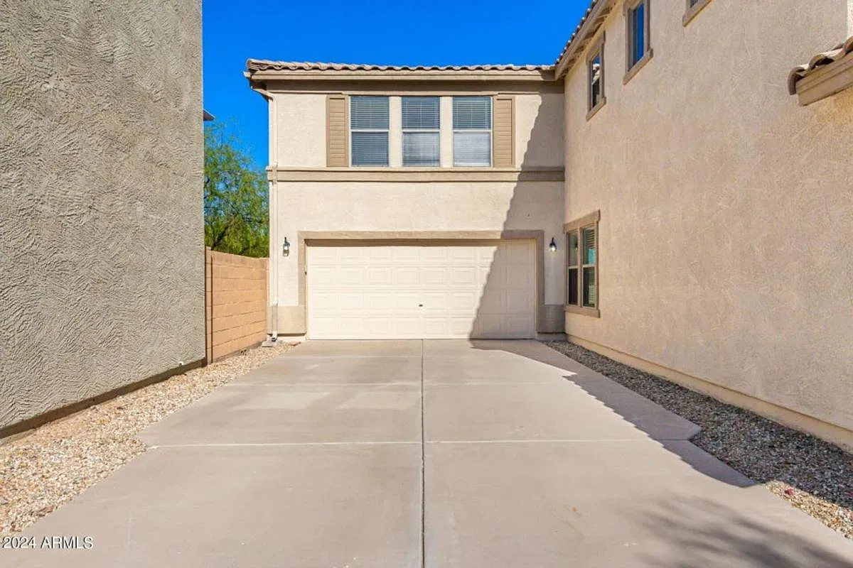 Gorgeous 3 bedroom, 2.5 bath. Premium lot! Great Community! — Photo 2