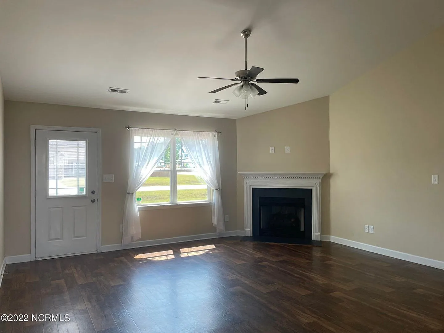 Welcome to Breakwater Drive! — Photo 2