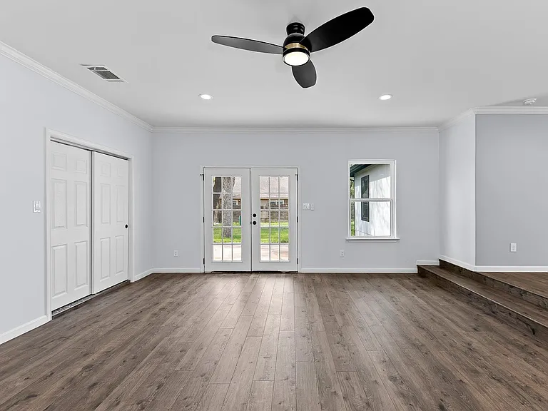 1307 Yorkshire Dr — Photo 9