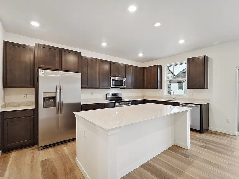 5556 Mare Ln — Photo 3