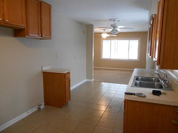 KITCHEN TO LR