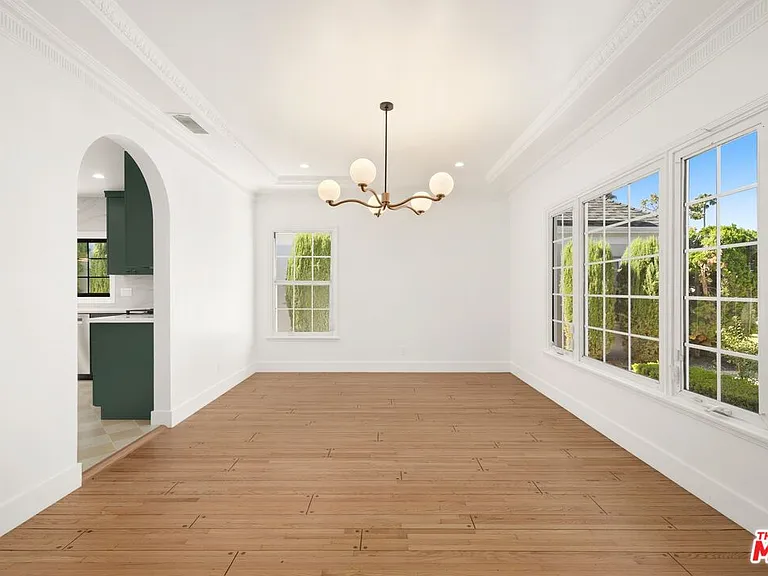 211 S Formosa Ave — Photo 5