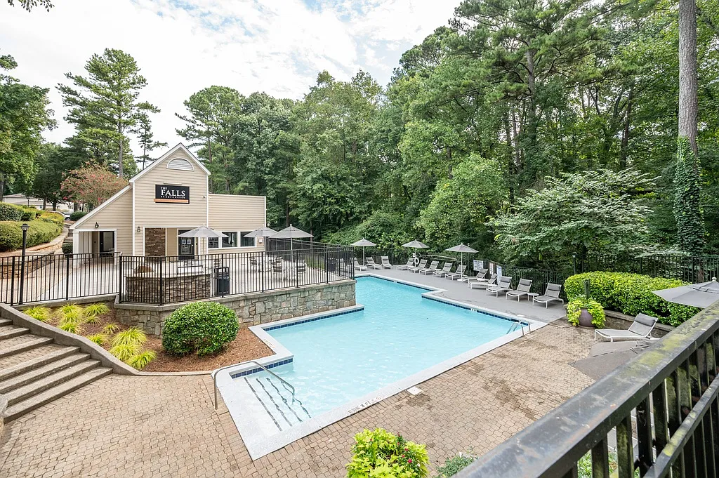 The Falls at Sope Creek Apartments — Photo 2