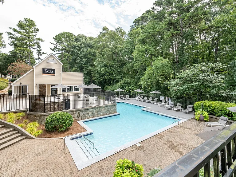 The Falls at Sope Creek Apartments — Photo 2