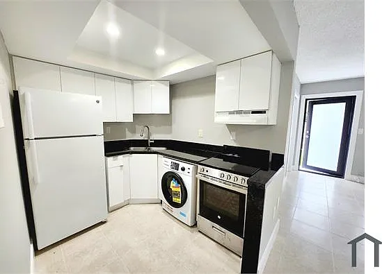 2 bed, 750 sqft, $1,950 — Photo 3