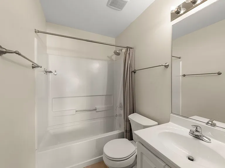 2513 Dickens Dr #2513 — Photo 4