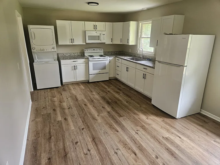 604 Floyd St — Photo 4