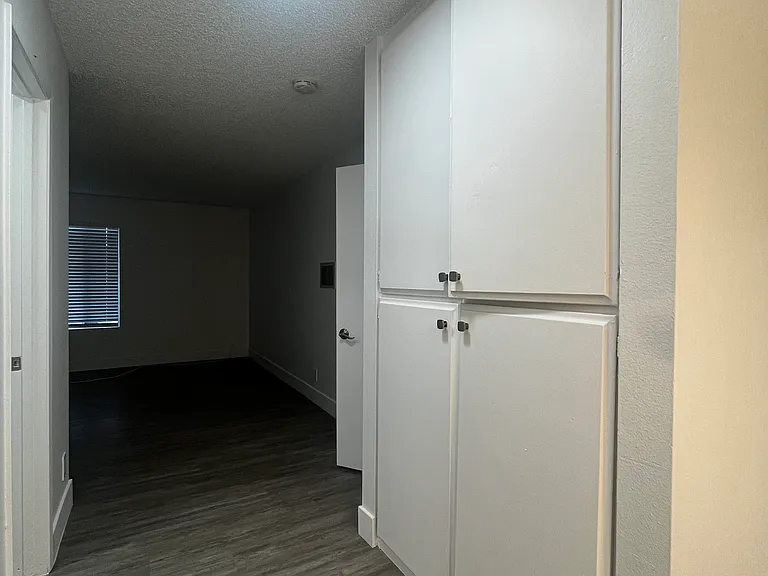 Park West Apartments — Photo 21