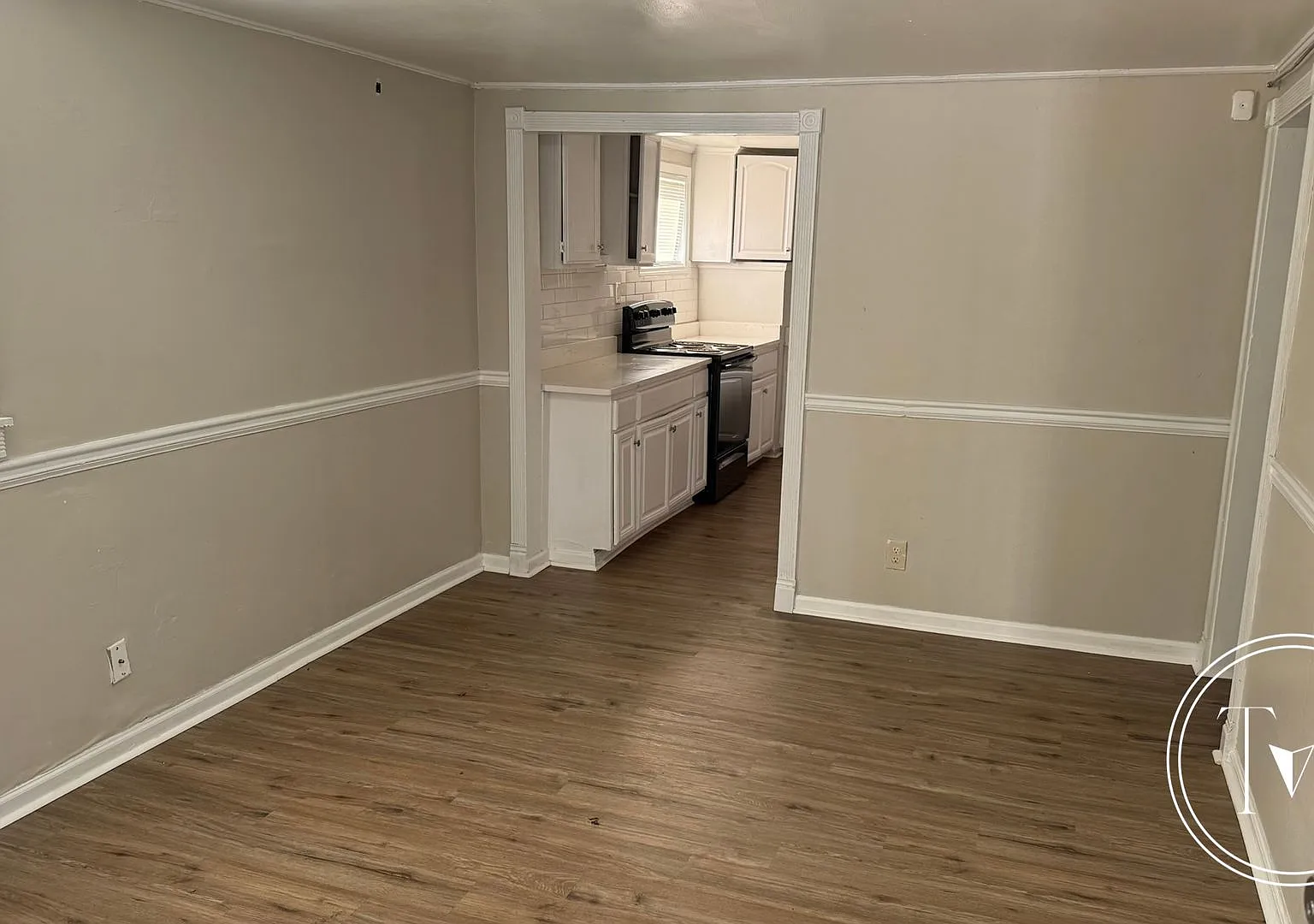 Charming 3-bed, 2-bath single-story home in Carver Heights — Photo 3
