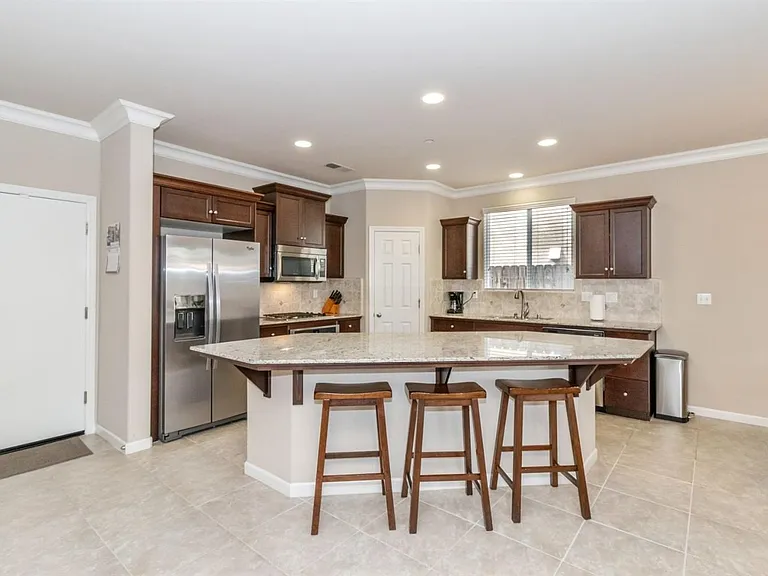 837 Maine Ave — Photo 4