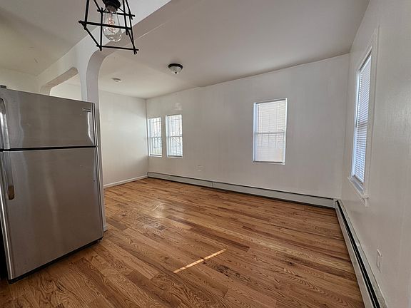 3rd image of 183 Beach 25th St #B