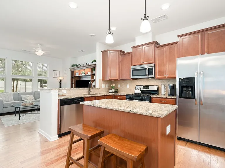 3021 Honeylocust Ln — Photo 10