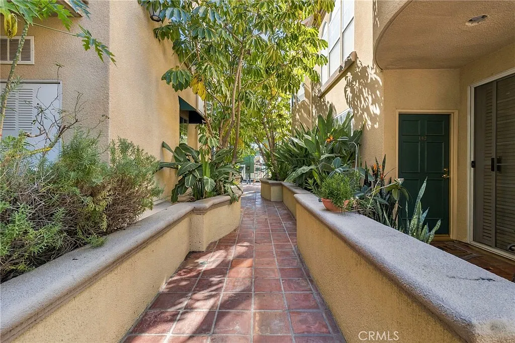 2 bed, 988 sqft, $2,900 — Photo 3