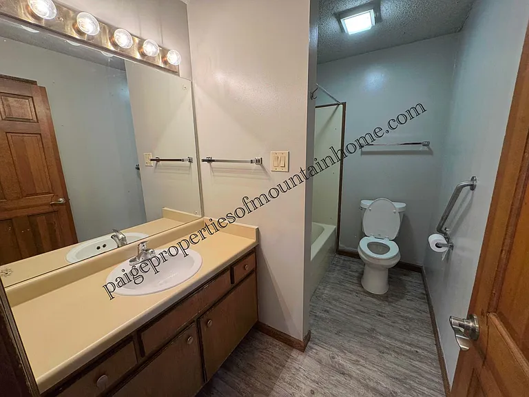 605 Cooper Estates Dr #12 — Photo 11