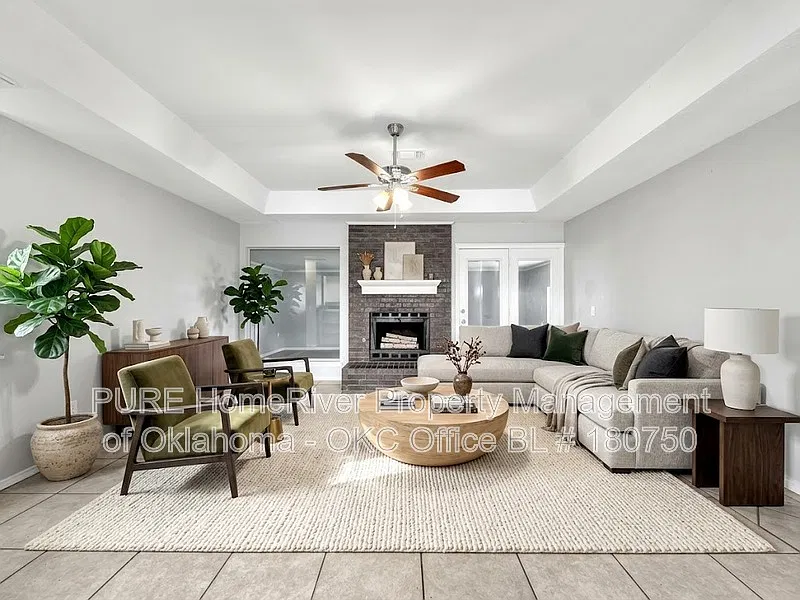 3 bed, 2.0 bath, 1601 sqft, $1,685 — Photo 2