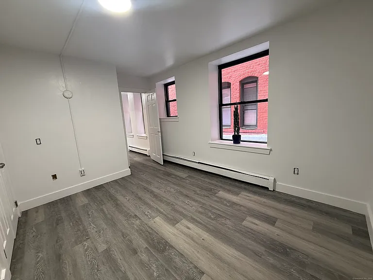 575 Bank St #206 — Photo 11