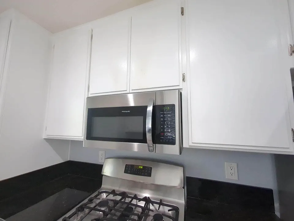 1844 Thayer Ave #202