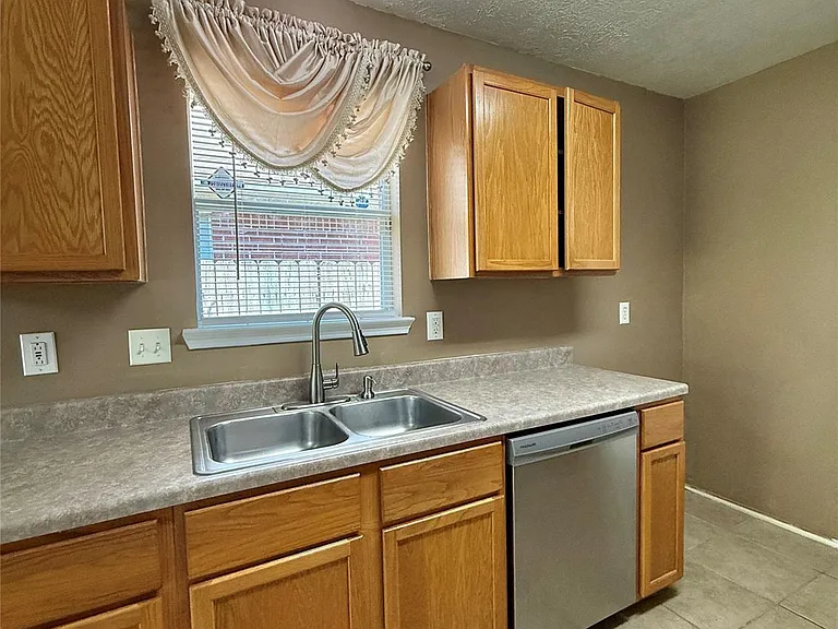 17318 Glenmorris Dr — Photo 8