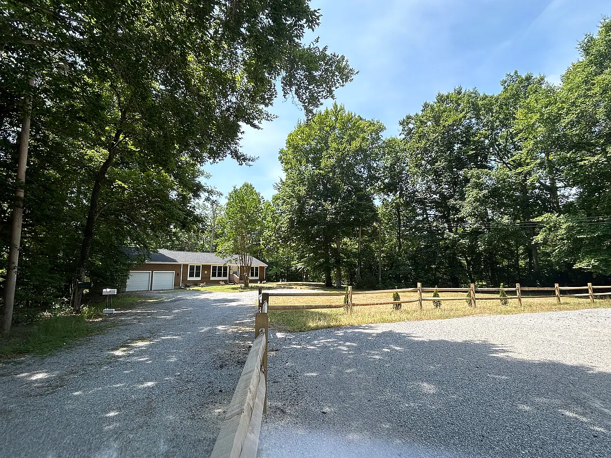 Building Photo - 525 Clubhouse Dr
