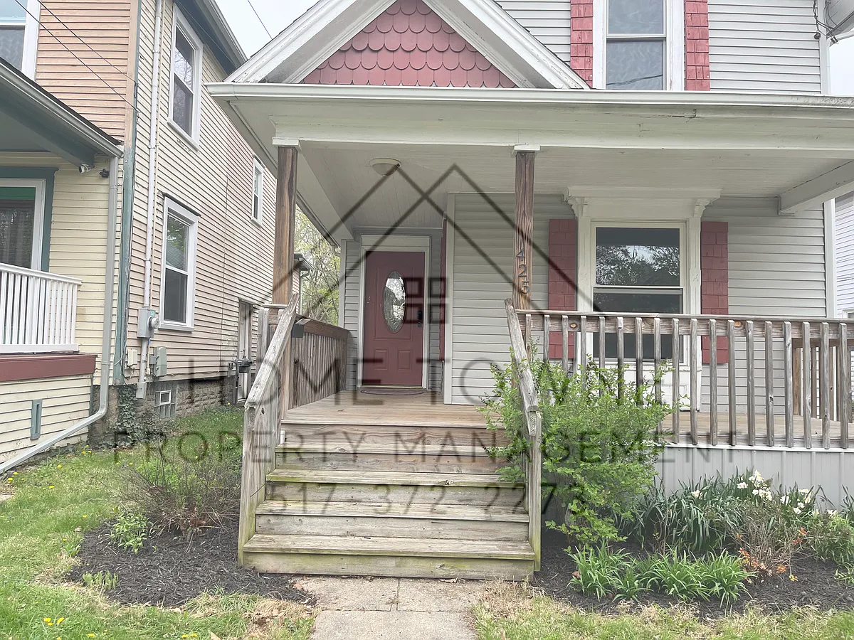 Building Photo - 425 N Sycamore St