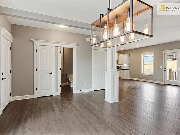 Open Layout Is Great For Entertaining