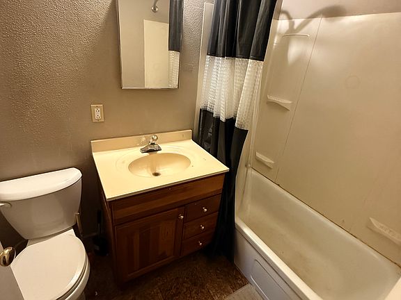 5th image of 1327 Bensch Dr
