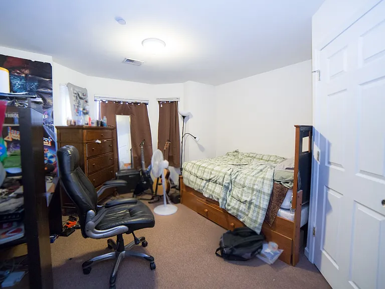 Newly Renovated Temple Apartment — Photo 2