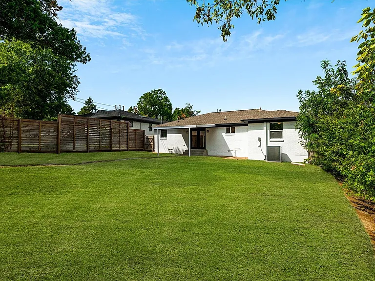 8734 Westfield Dr — Photo 25