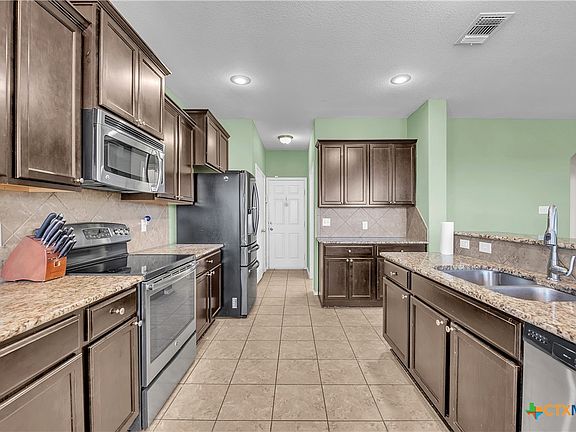 5th image of 1109 Hogg Ct