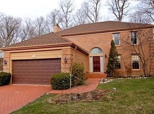 4802 Woodcliff Ct, Rolling Meadows, IL 60008