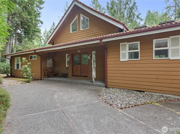 41 E Westlake Place, Allyn, WA 98524