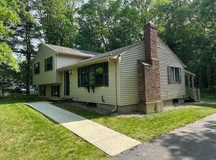 49 Dartmouth Rd, Plymouth, MA 02360