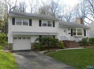 27 Carlton Ave, Ho Ho Kus, NJ 07423