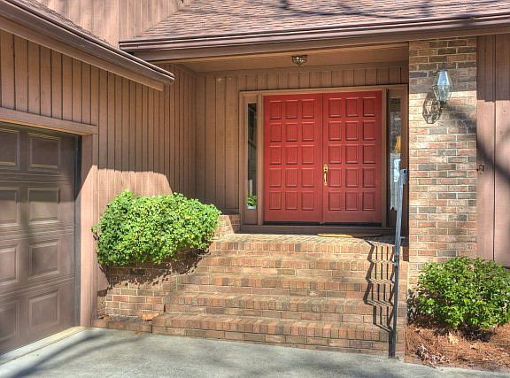 5th image of 64 Cherry Hills Dr