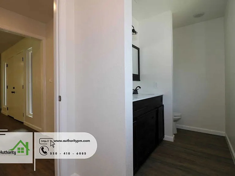 1833 Oregon Ave — Photo 20