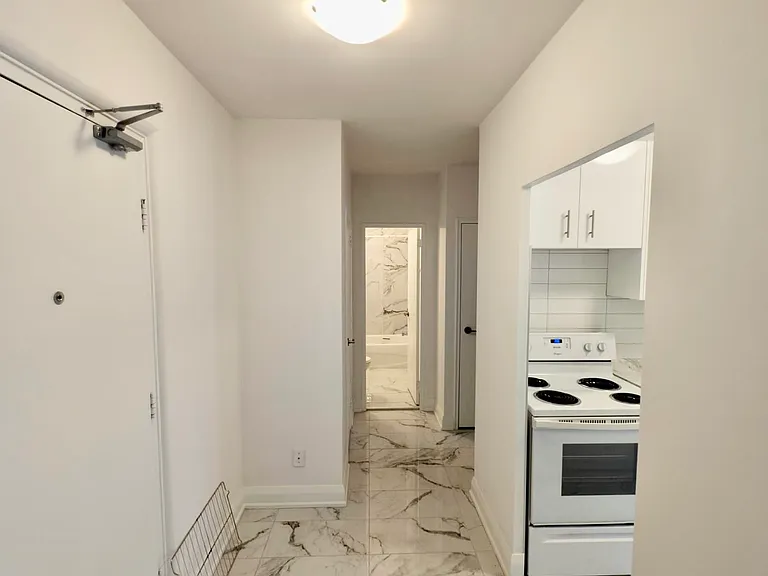 1603 Bathurst St — Photo 15