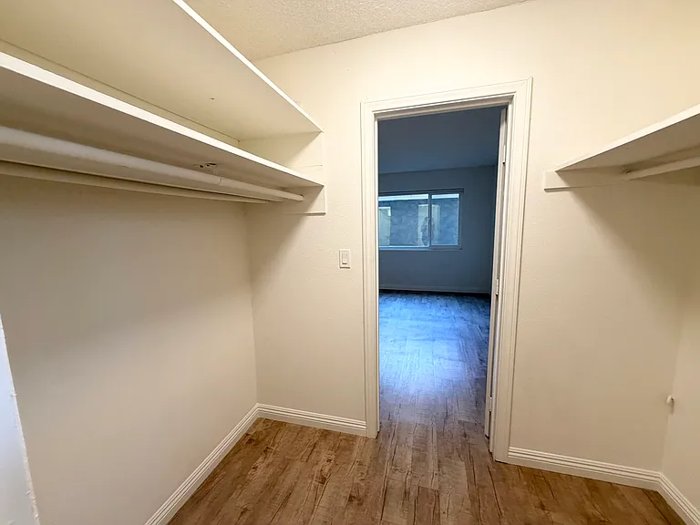 Pinewood Park Apartments — Photo 12