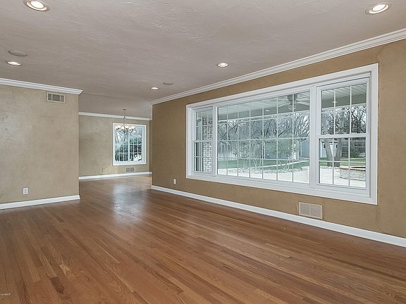 4th image of 2407 Bowie St