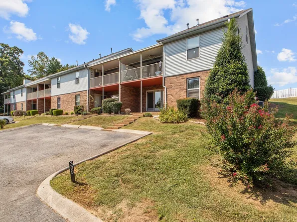 309 Village Ln W, Dickson, TN 37055