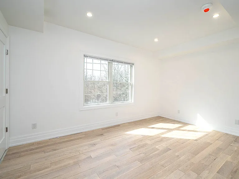 22 Sagamore Hill Dr — Photo 39