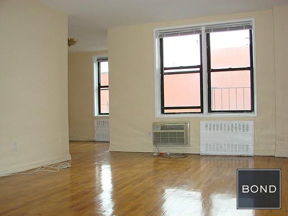 2nd image of 2534 Crescent St APT 2P