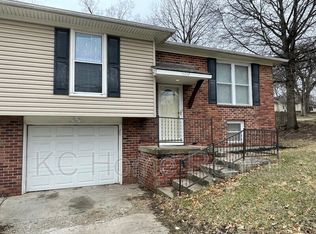 11017 W 49th St, Shawnee, KS 66203