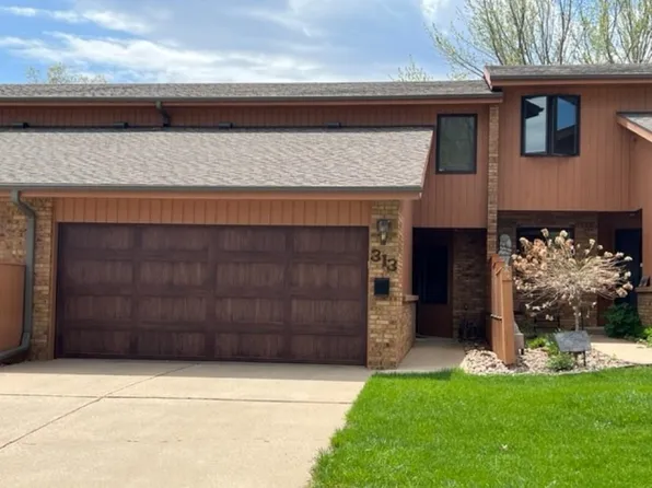 313 E 26th St, Yankton, SD 57078